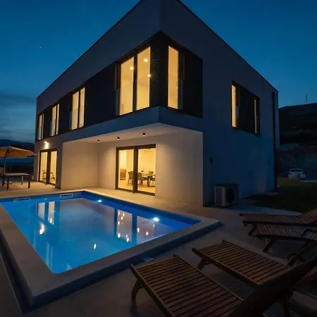 Good Vibes Villa *